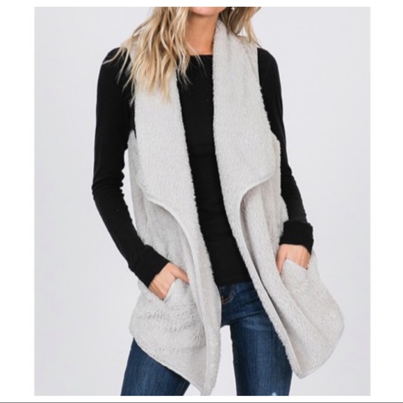 Gorgeous Soft Faux Fur Sherpa Vest With Pockets - Picture 2 of 4